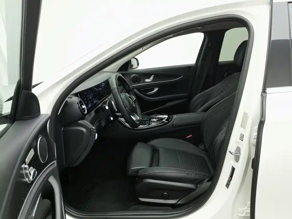 Mercedes-Benz E-Class — миниатюра 10