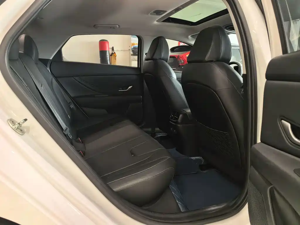 Hyundai Elantra — миниатюра 15