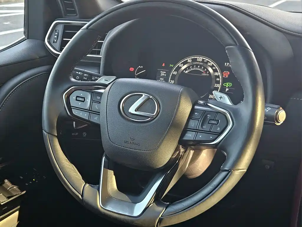 Lexus LX — миниатюра 11