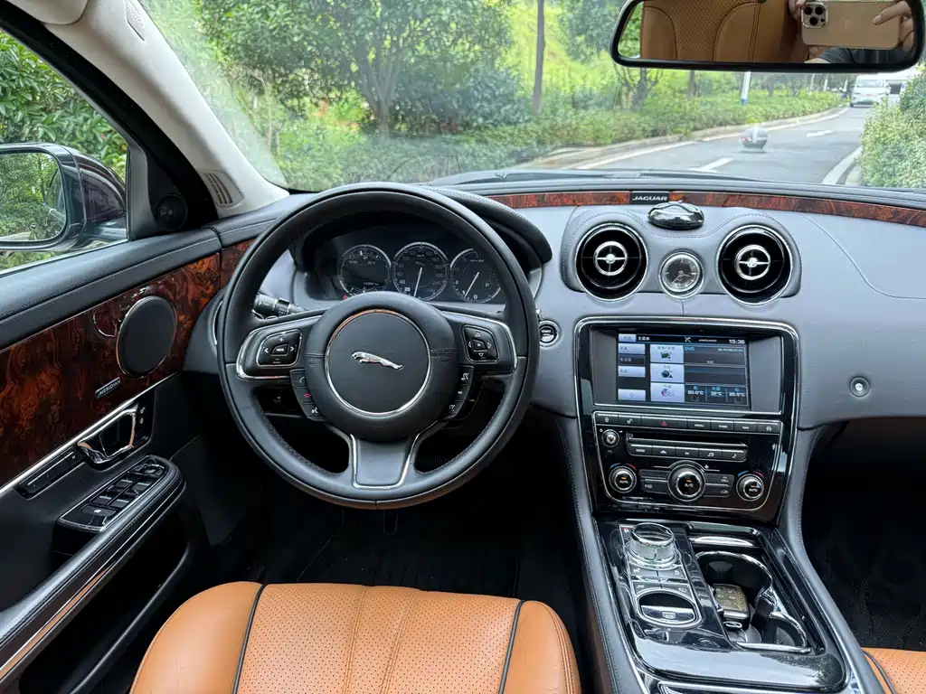 Jaguar XJ — миниатюра 10
