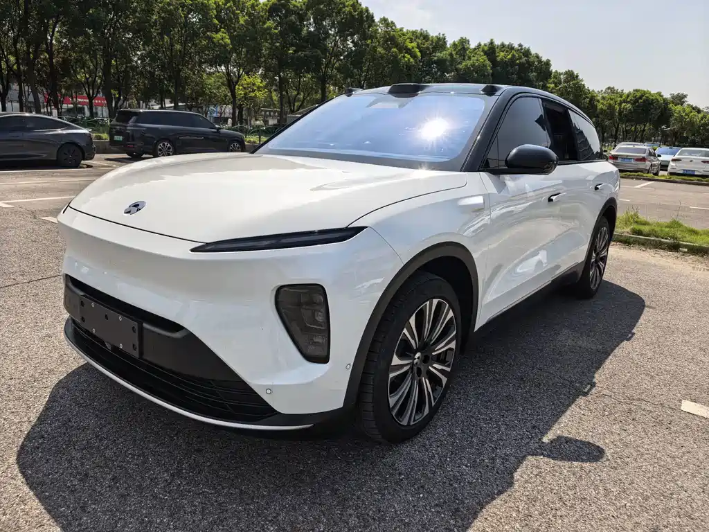 NIO ES8
