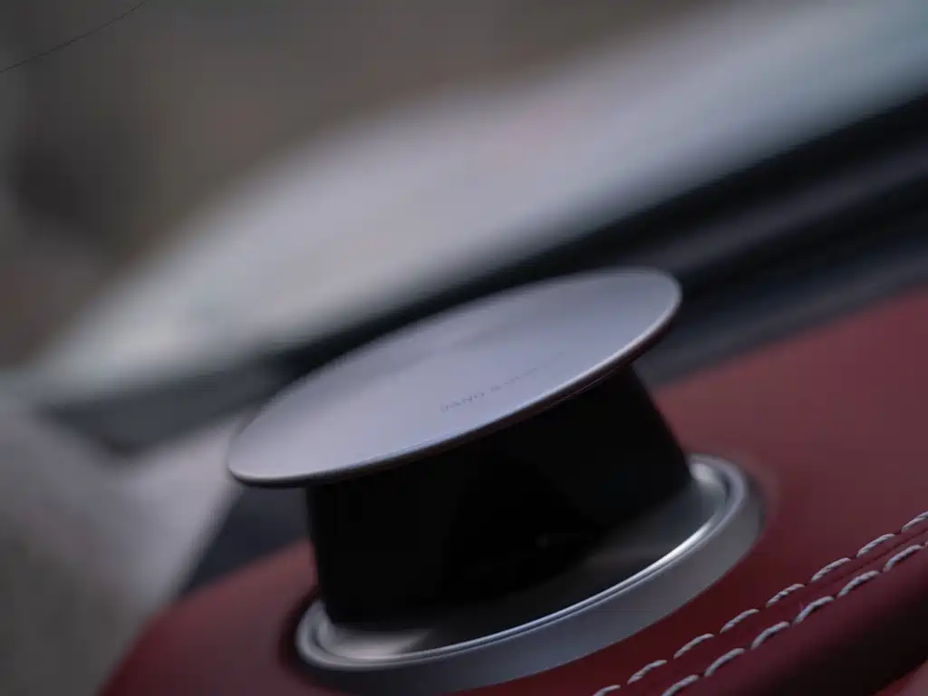 Aston Martin Vanquish — миниатюра 16