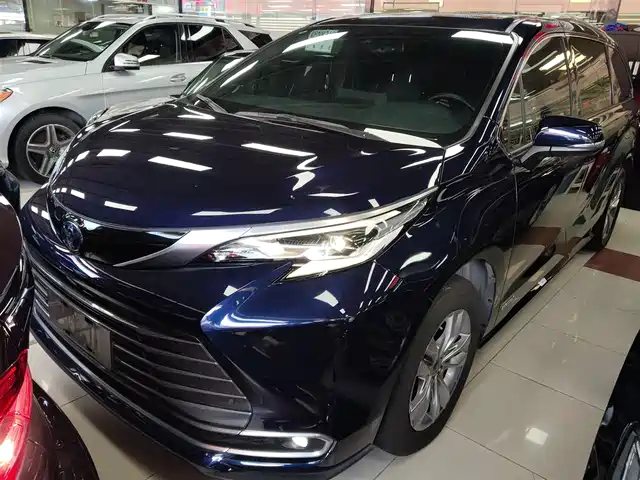 TOYOTA SIENNA 2023