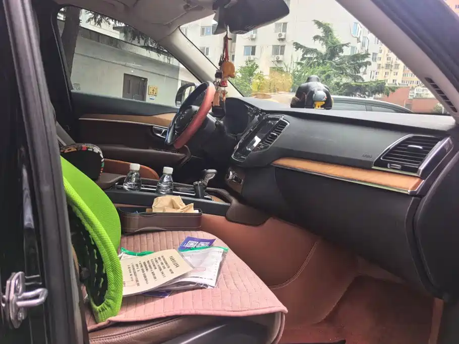 Volvo XC90 — миниатюра 8