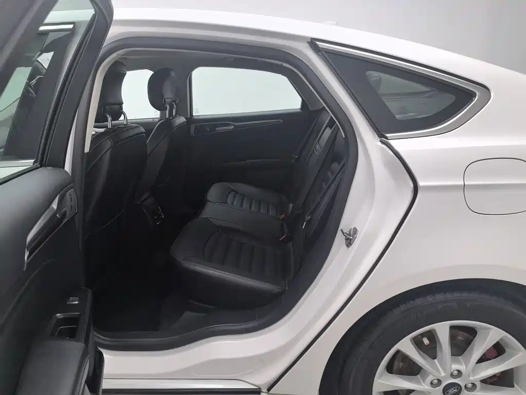 Ford Mondeo — миниатюра 15
