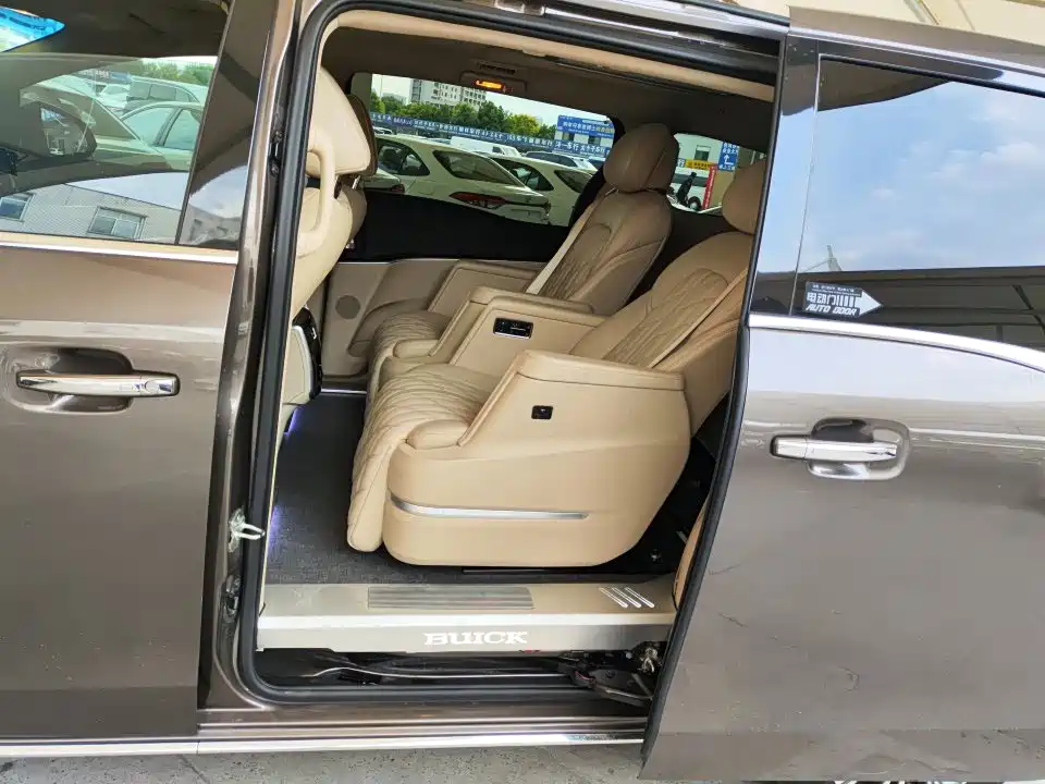 Buick GL8 — миниатюра 5