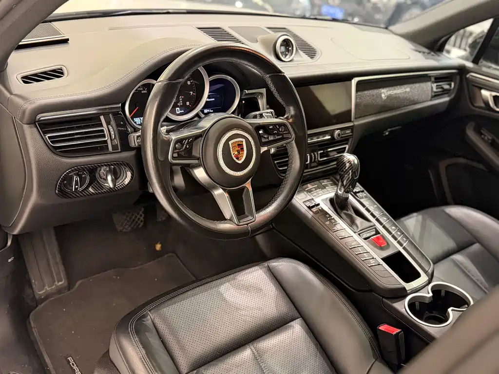 Porsche Macan — миниатюра 8