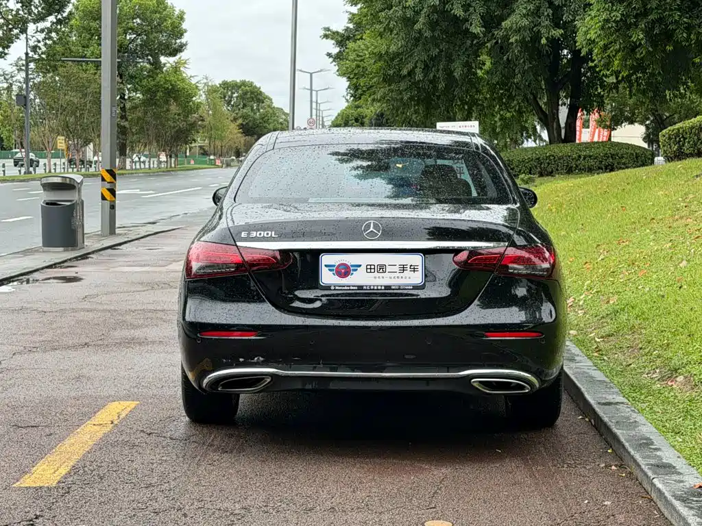 Mercedes-Benz E-Class — миниатюра 5