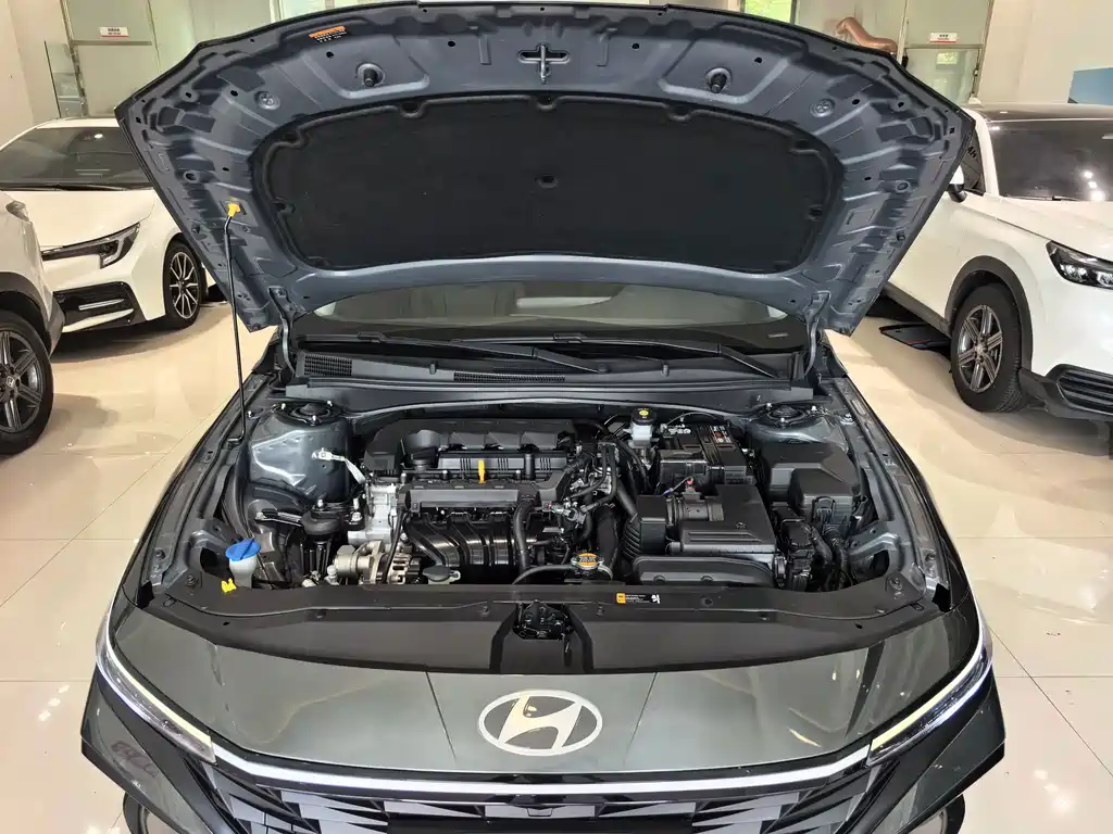 Hyundai Elantra — миниатюра 18