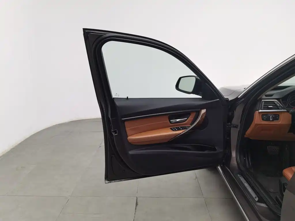 BMW 3 Series — миниатюра 8
