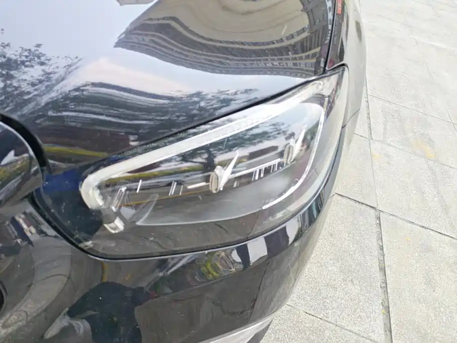 Mercedes-Benz E-Class — миниатюра 5