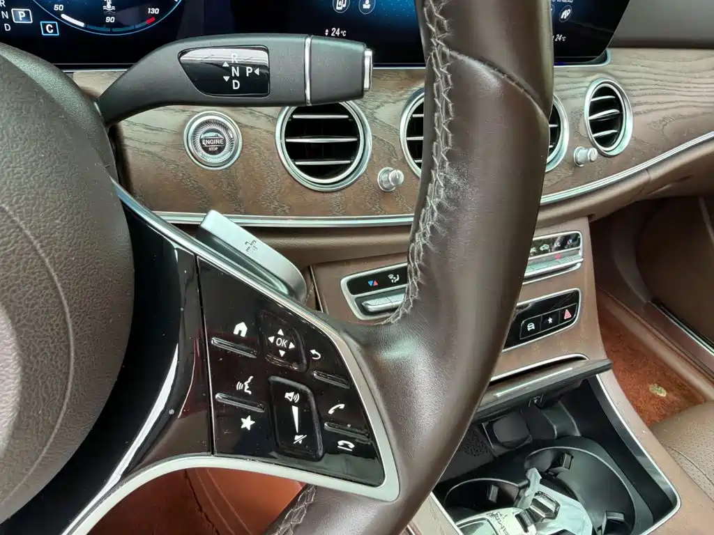 Mercedes-Benz E-Class — миниатюра 10