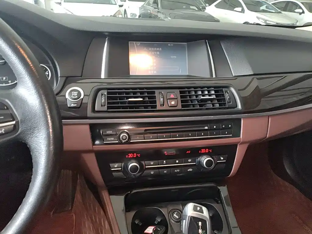 BMW 5 Series — миниатюра 13