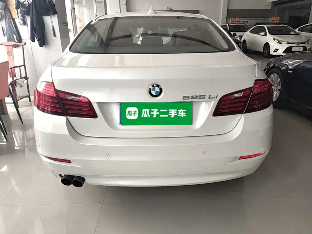 BMW 5 Series — миниатюра 6