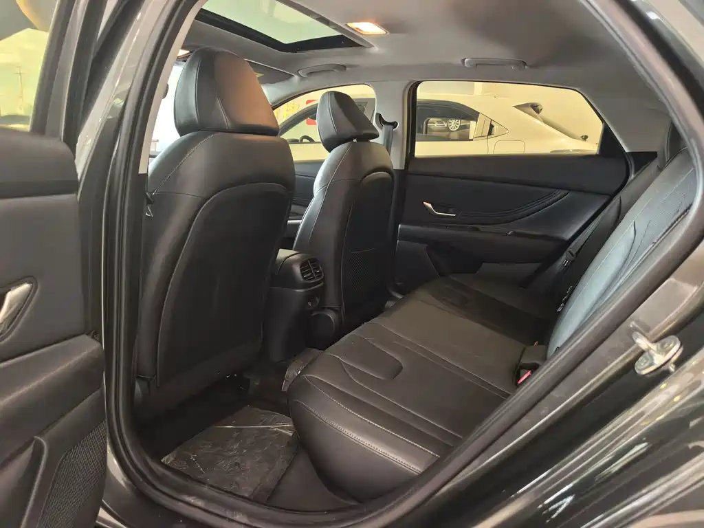 Hyundai Elantra — миниатюра 13