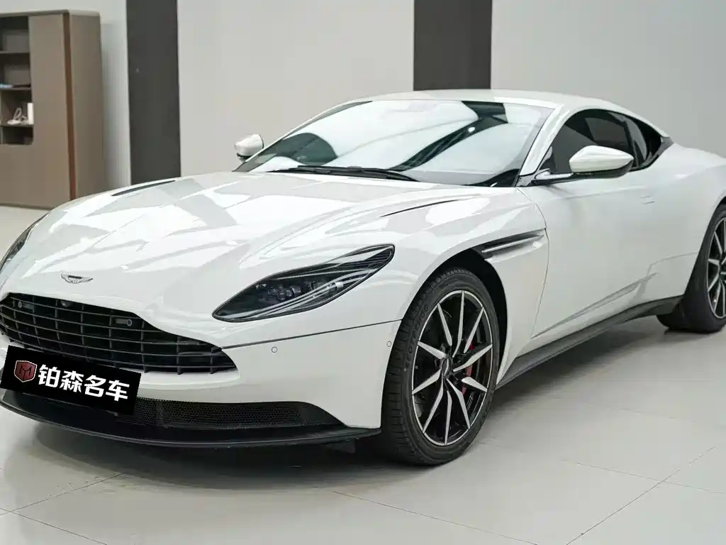 Aston Martin DB11 — миниатюра 2