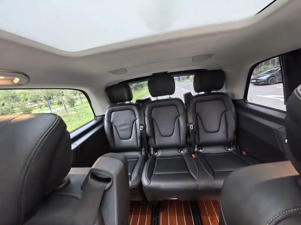 Mercedes-Benz V-Class — миниатюра 19
