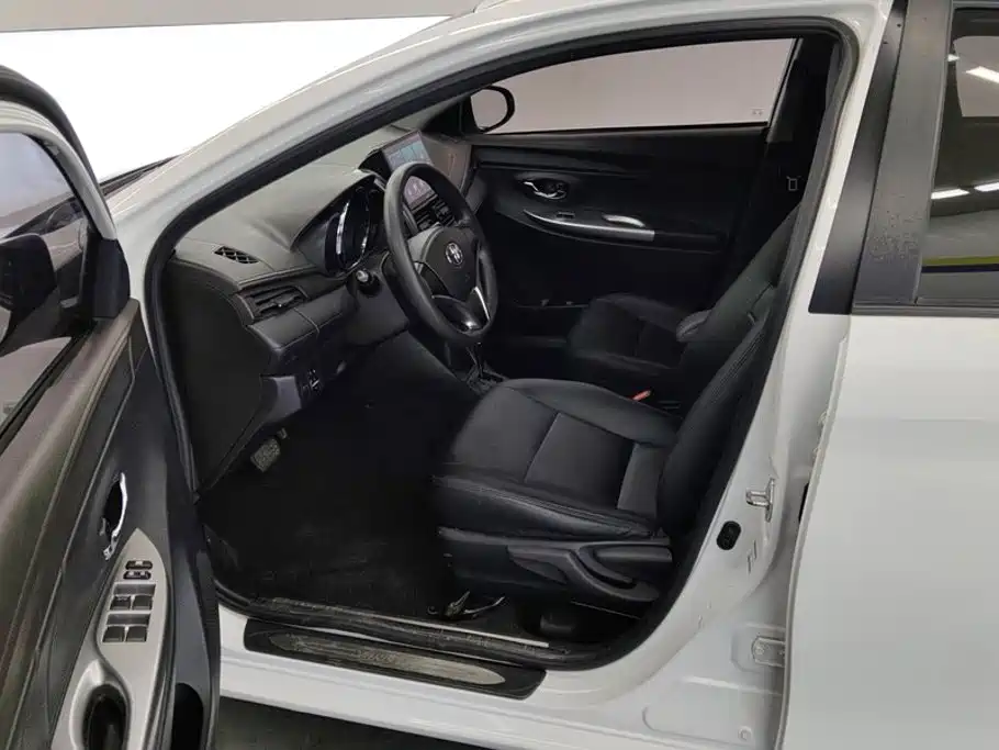 Toyota Yaris L — миниатюра 9