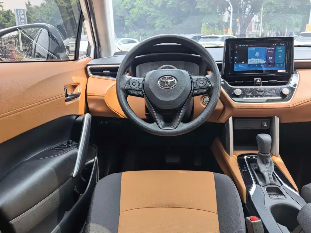 Toyota Corolla Cross — миниатюра 15