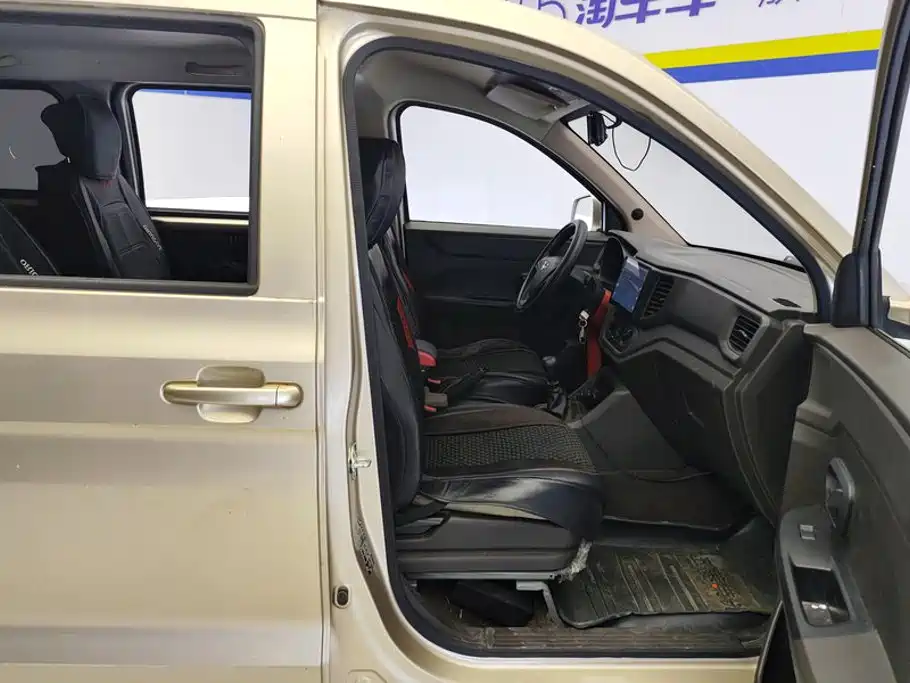 Wuling Hongguang V — миниатюра 8