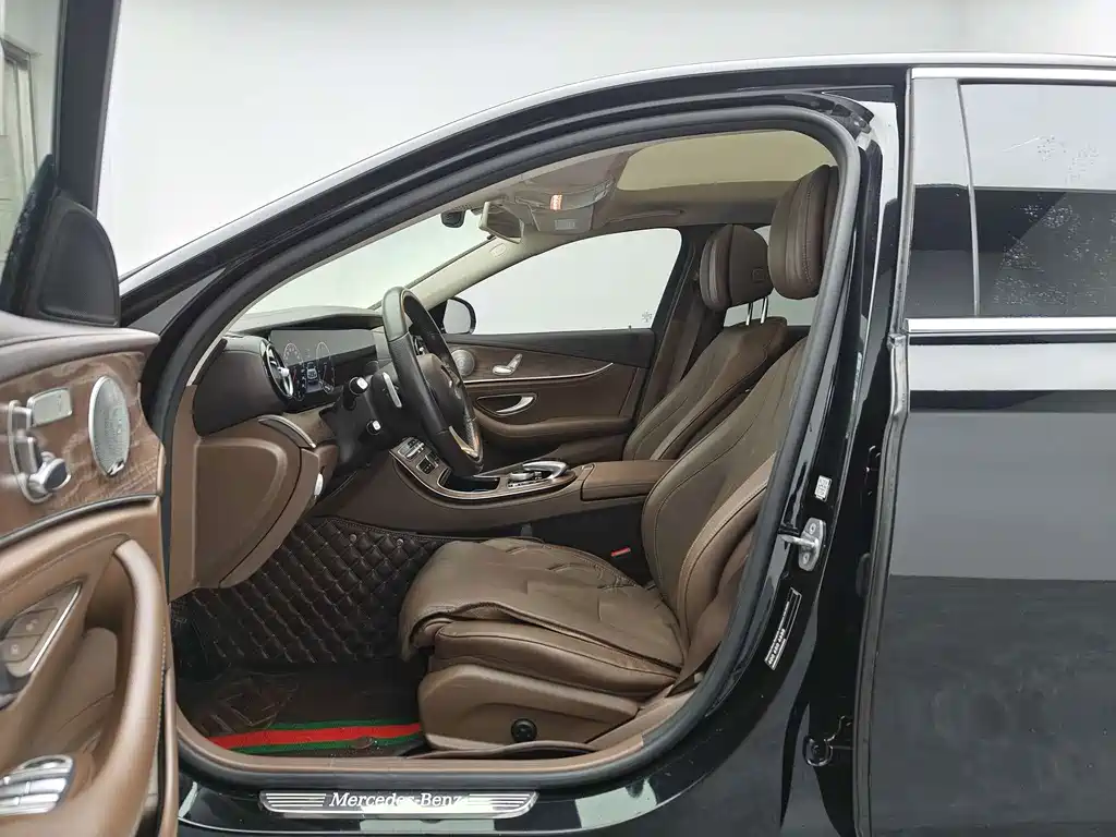 Mercedes-Benz E-Class — миниатюра 9