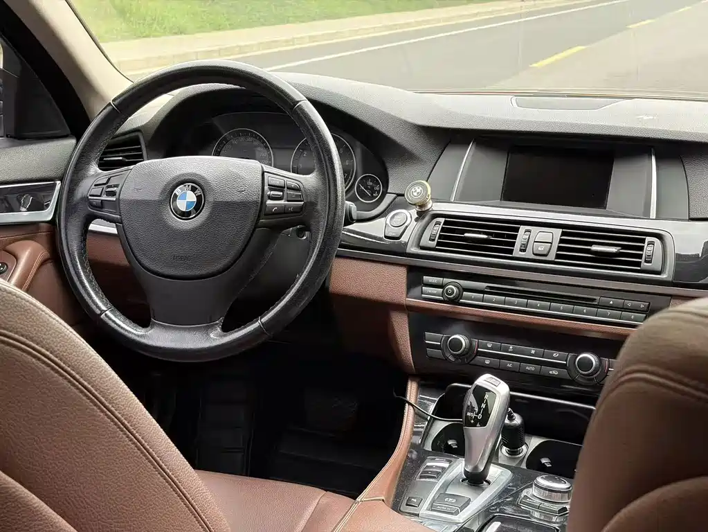 BMW 5 Series — миниатюра 15