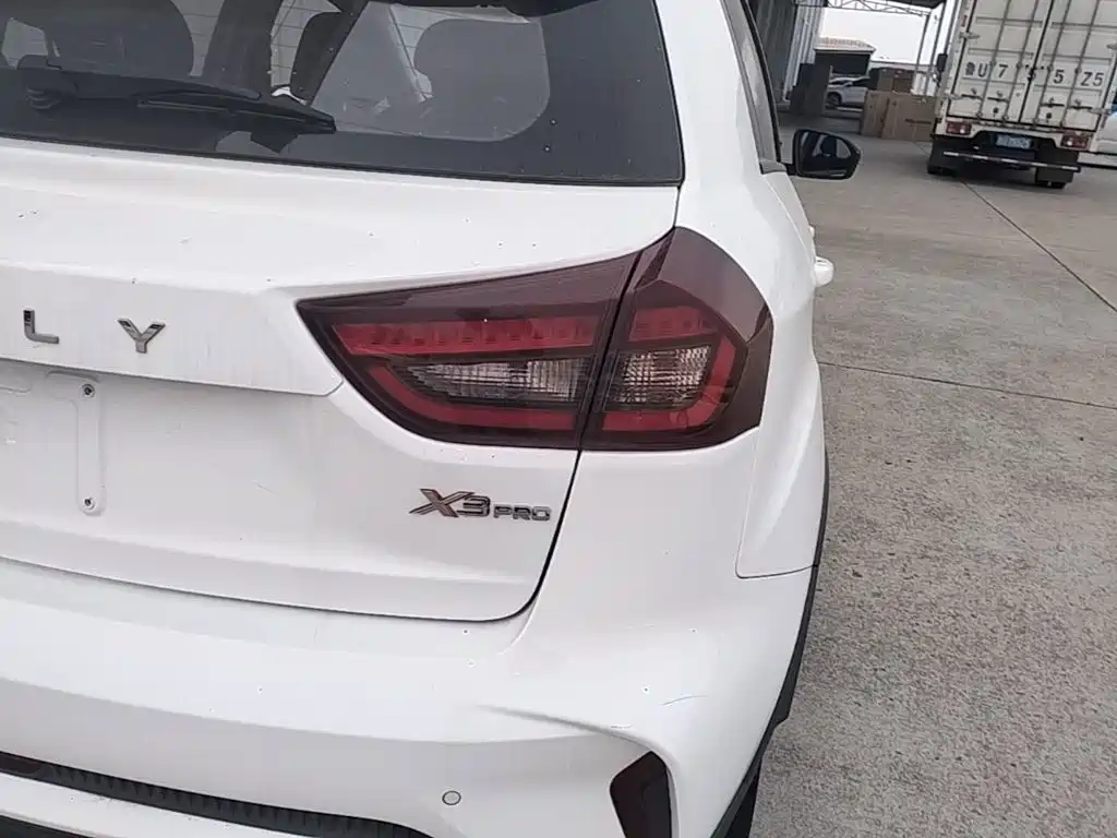 Geely Vision X3 — миниатюра 8