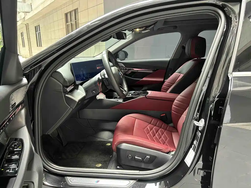 BMW 5 Series — миниатюра 12