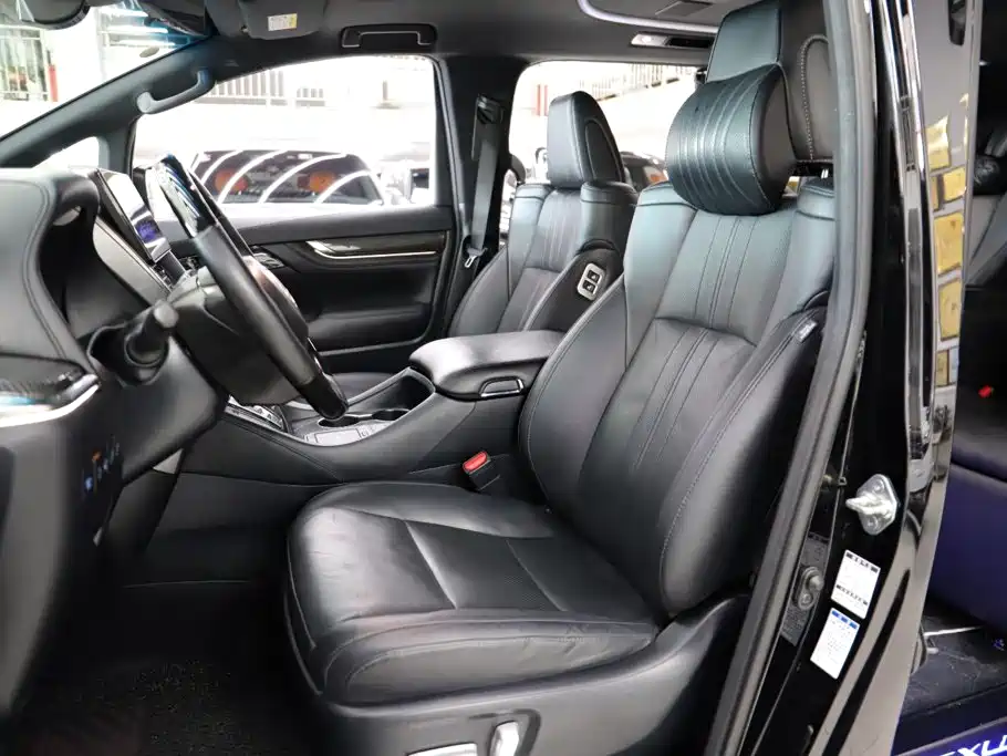 Toyota Vellfire — миниатюра 6