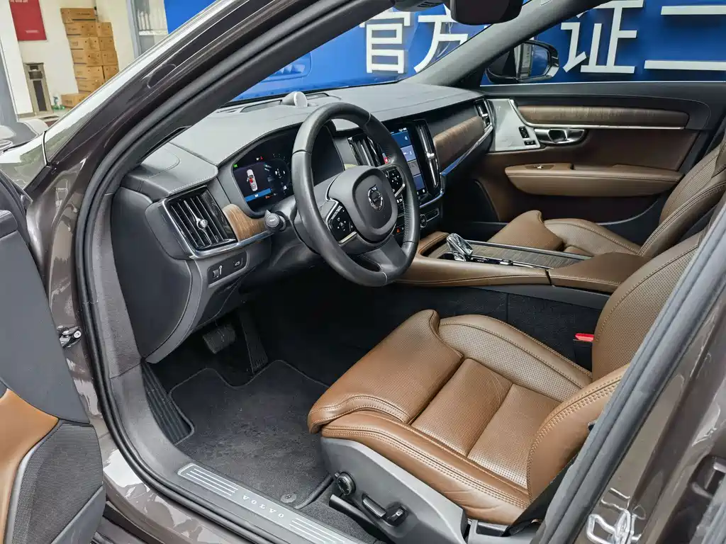 Volvo S90 — миниатюра 8