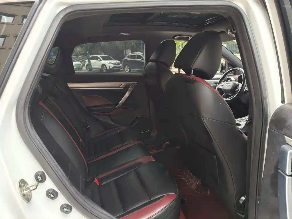 Geely Binyue — миниатюра 7