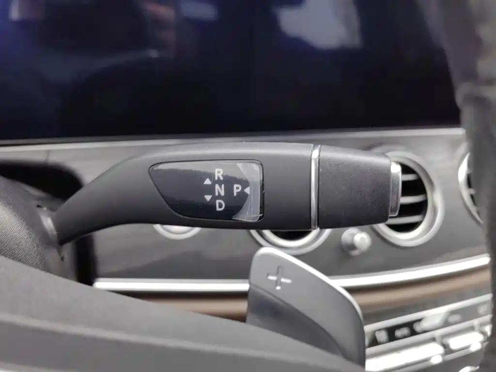Mercedes-Benz E-Class — миниатюра 13