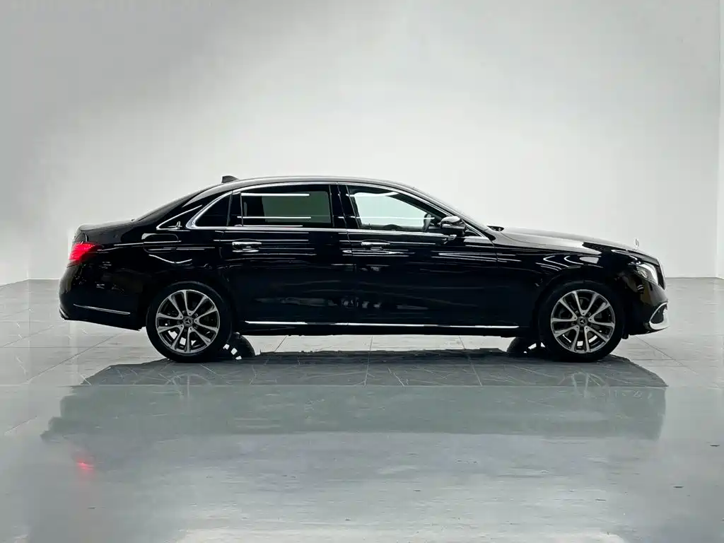 Mercedes-Benz E-Class — миниатюра 7