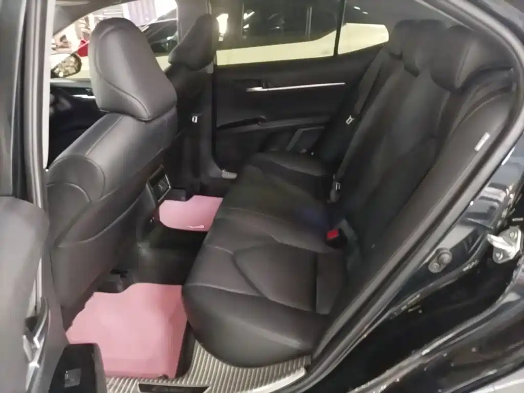 Toyota Camry — миниатюра 17