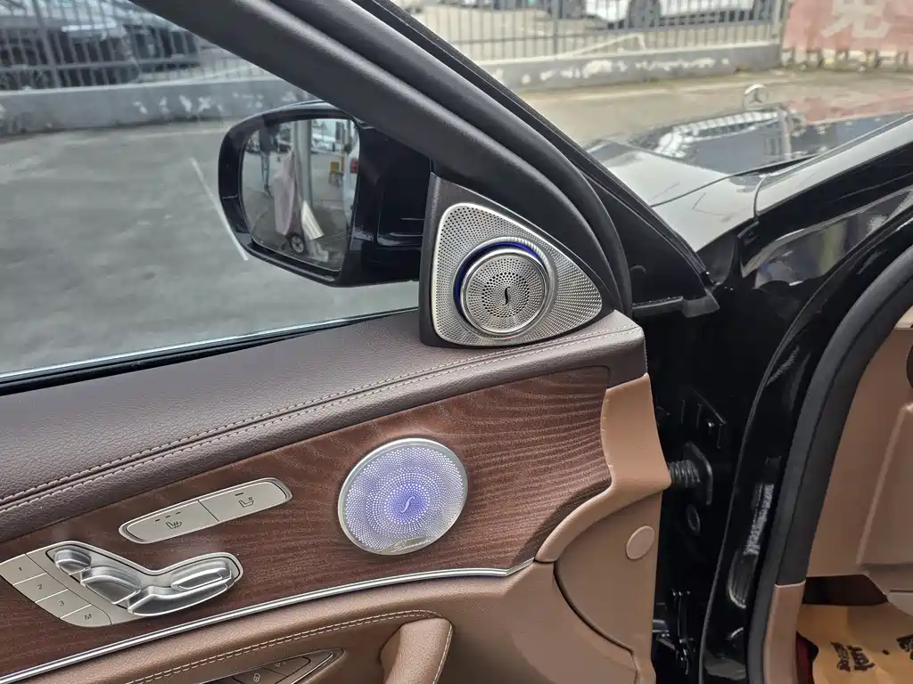 MERCEDES-BENZ E CLASS