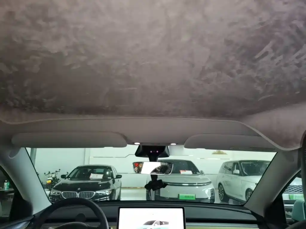 Tesla Model Y — миниатюра 18