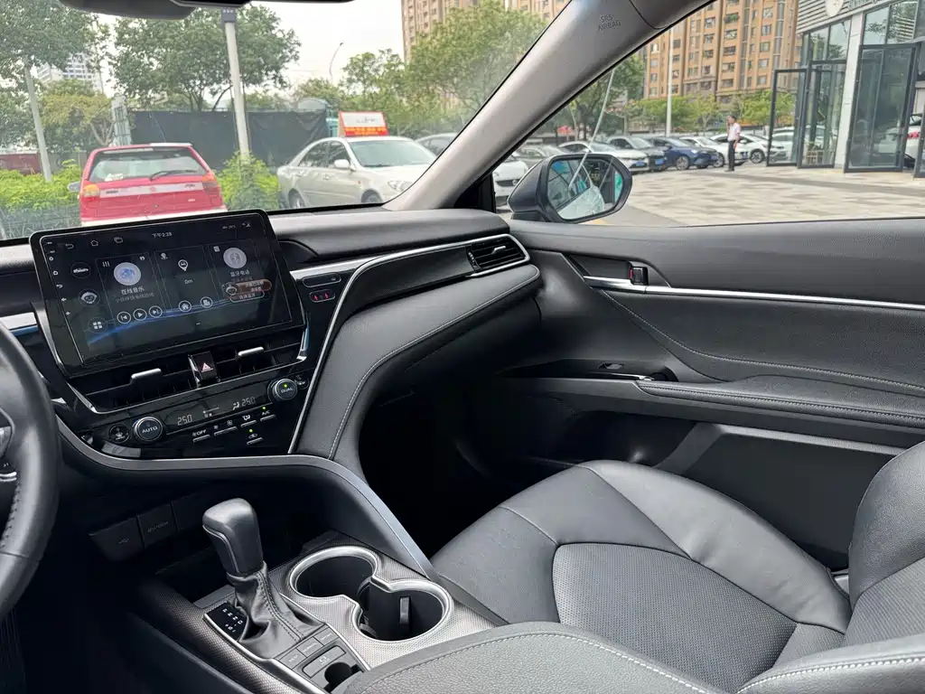 Toyota Camry — миниатюра 21