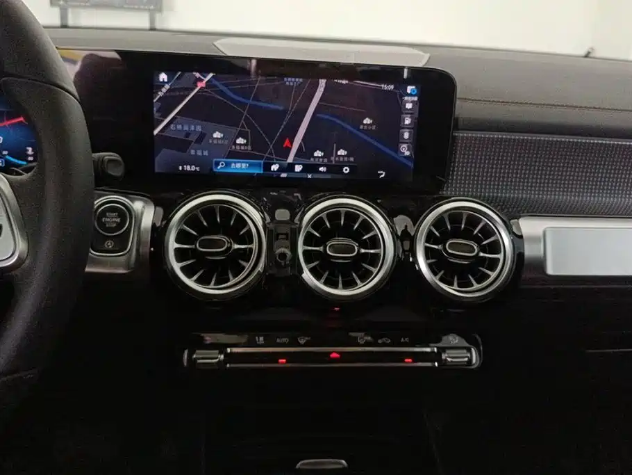 Mercedes-Benz GLB — миниатюра 13