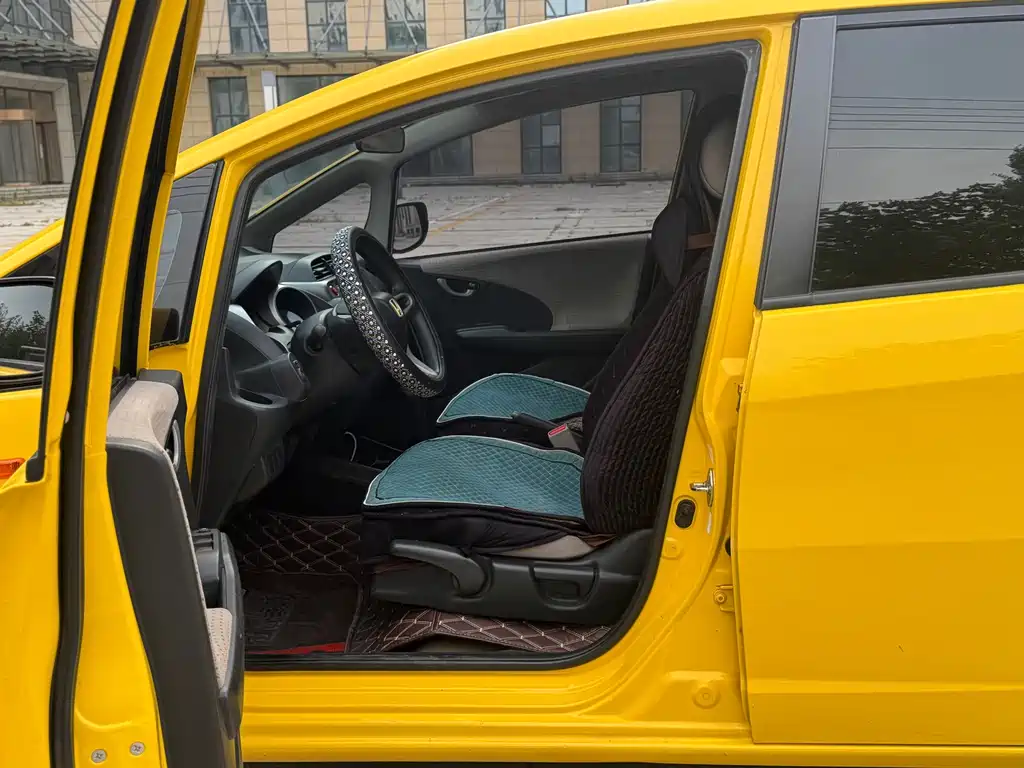 Honda Fit — миниатюра 8
