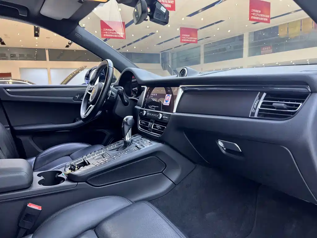 Porsche Macan — миниатюра 10