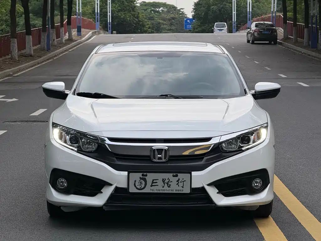 Honda Civic 220TURBO CVT Luxury Edition, фото 2