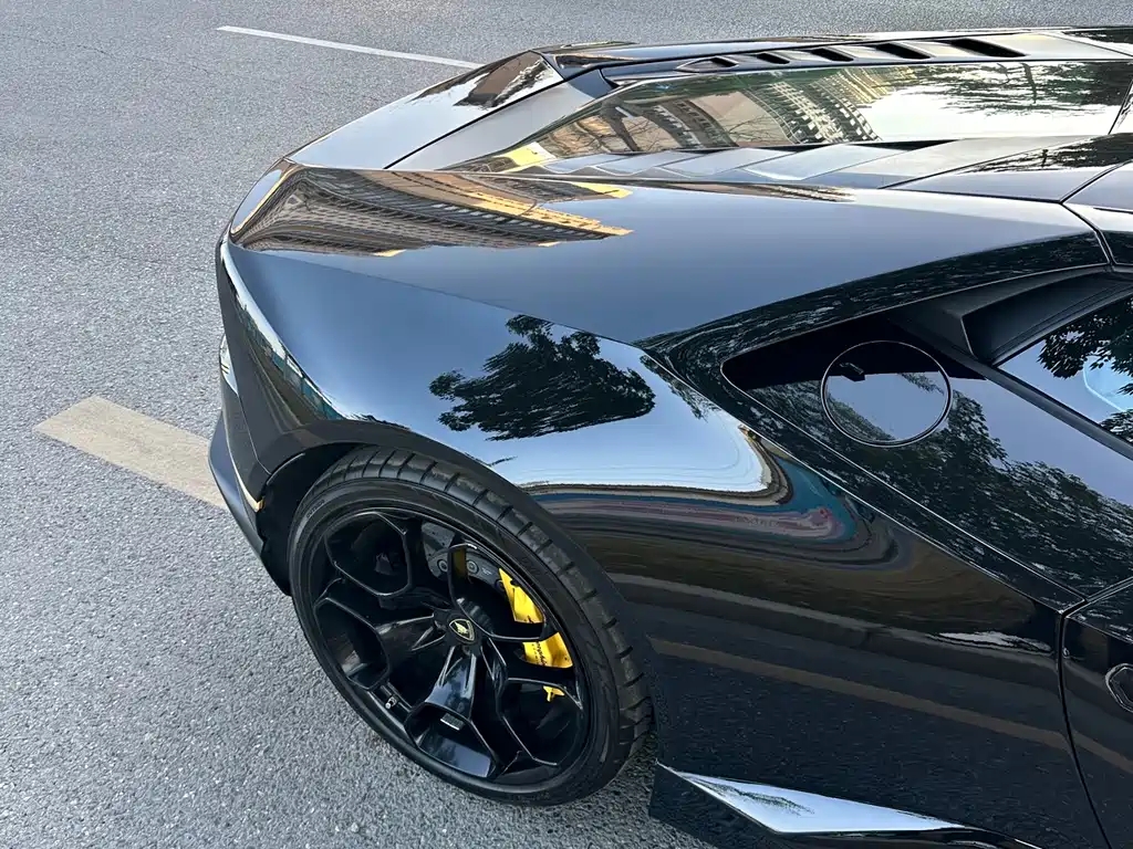 LAMBORGHINI HURACÁN