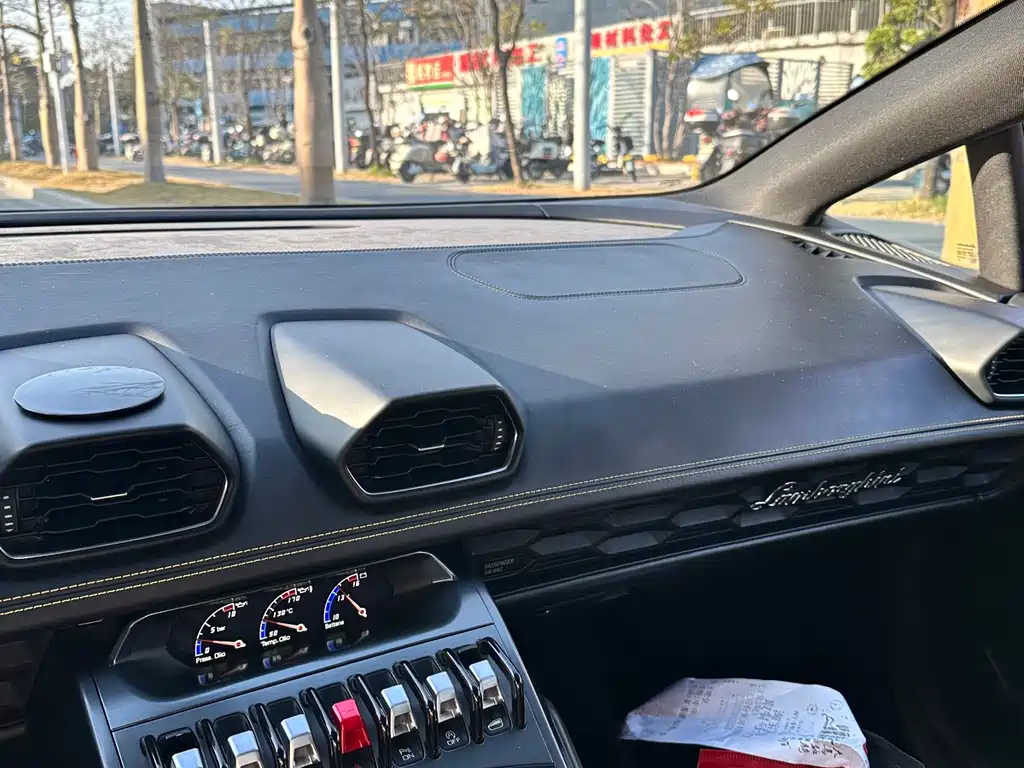 LAMBORGHINI HURACÁN