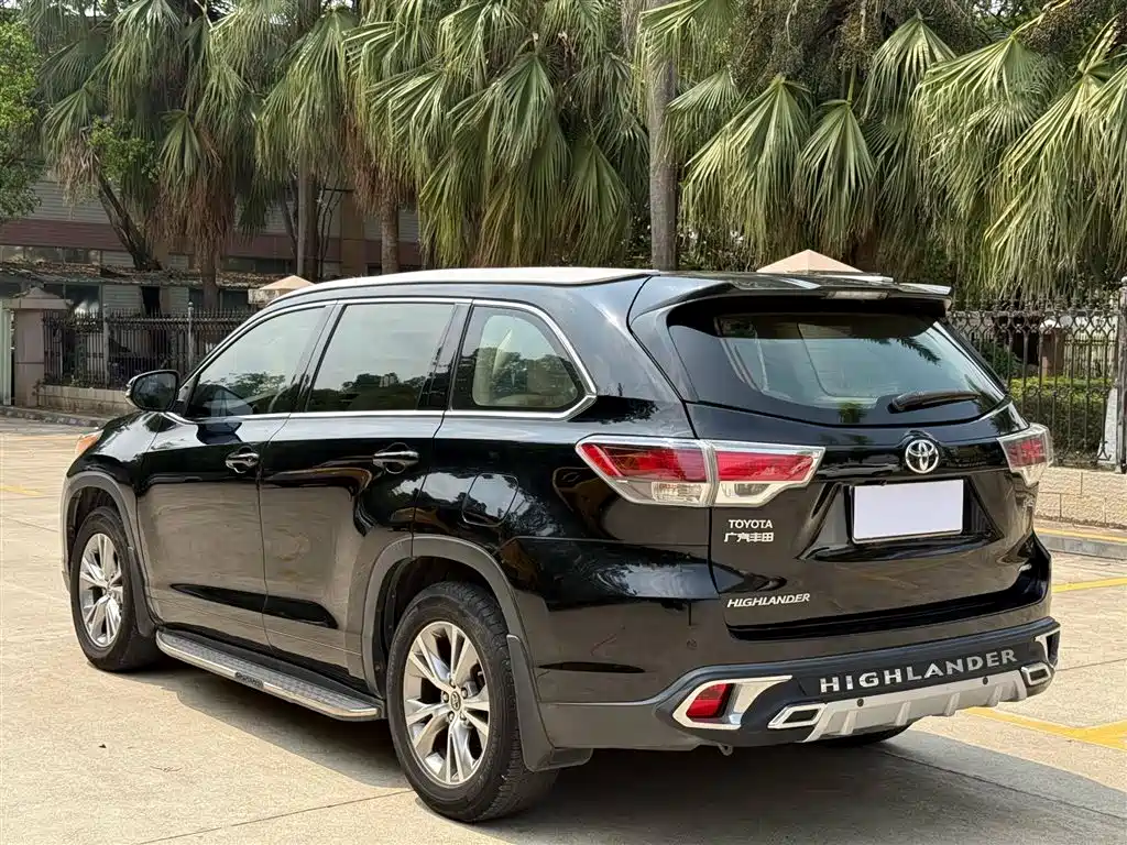 TOYOTA HIGHLANDER
