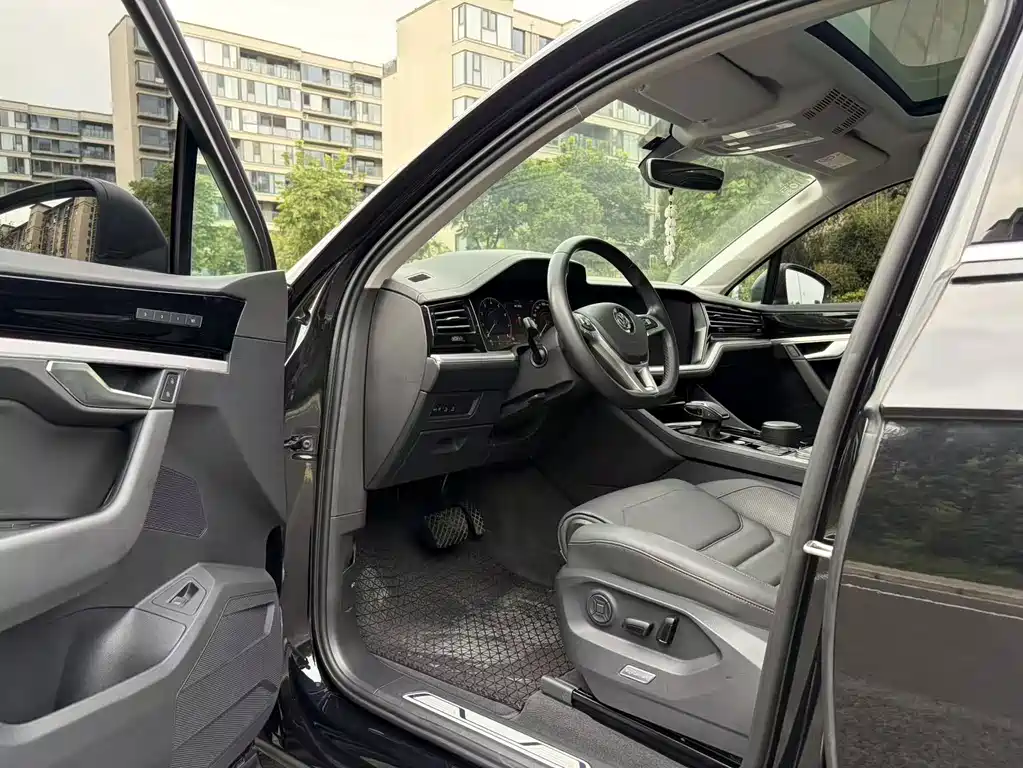 Volkswagen Touareg — миниатюра 13