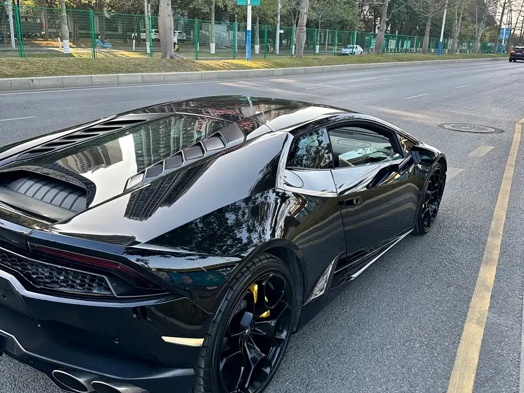 LAMBORGHINI HURACÁN
