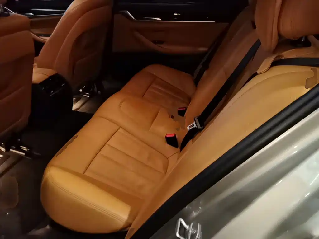 BMW 5 Series — миниатюра 17