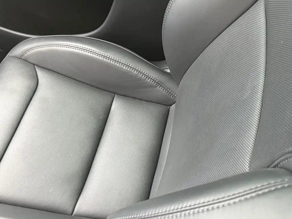 Tesla Model Y — миниатюра 9