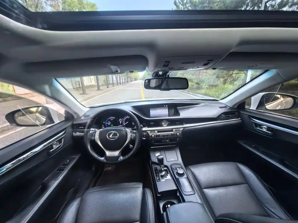 Lexus ES — миниатюра 5