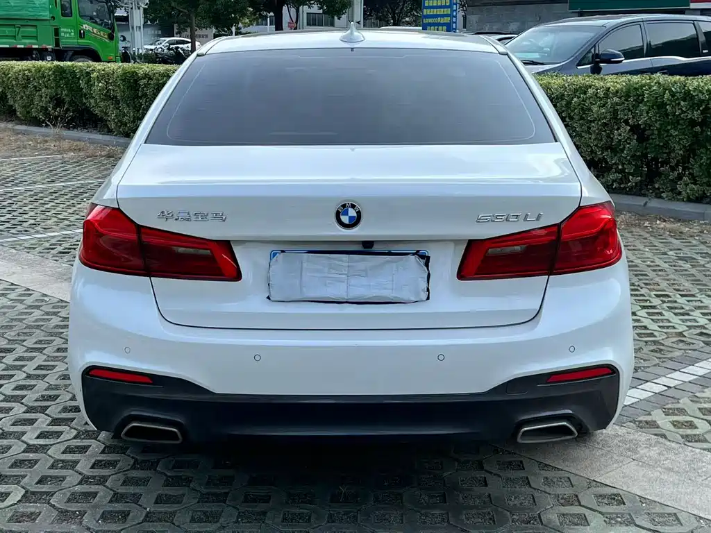 BMW 5 Series — миниатюра 4
